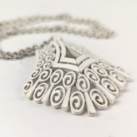 Vintage Trifari White Metal Statement Necklace - Picture 2 of 8